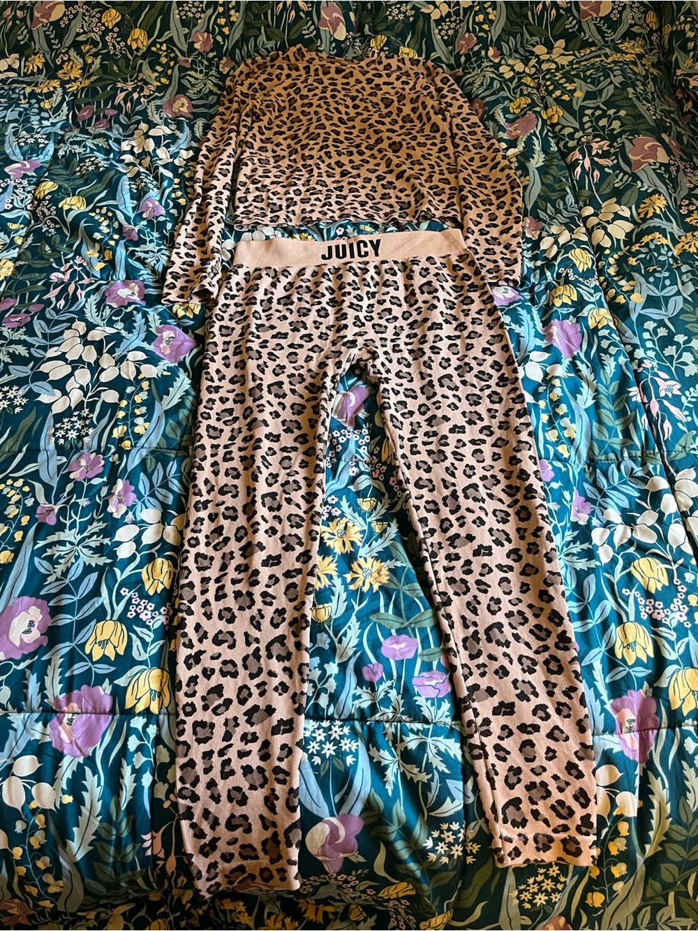 Juicy Couture Tan and Black Leopard Print Pajama Set Women’s Size Large